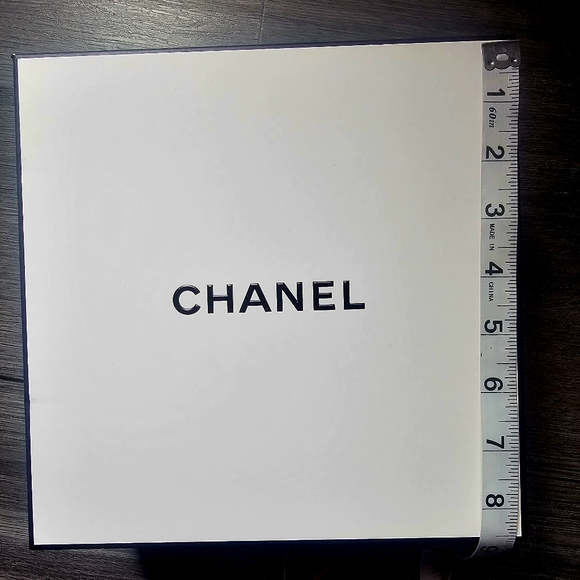 Chanel Gift boxes - Picture 2 of 4